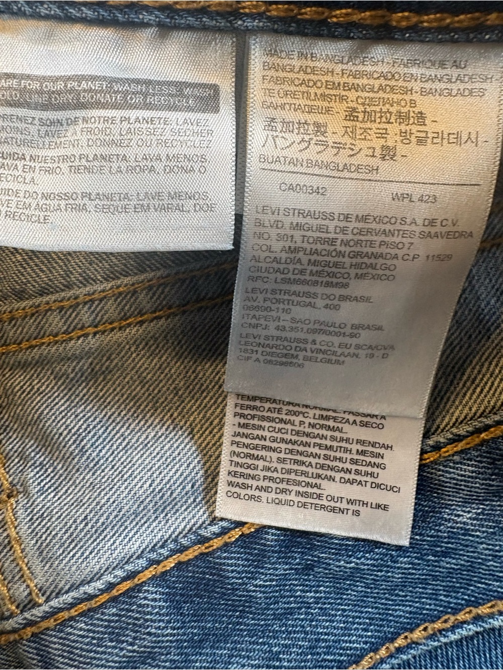 Levi's 550 Relaxed Men's Jeans in Light Blue with Tan Patch 35x32 - Picture 6 of 11